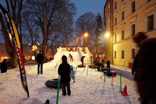 Pistenspaß auf der iCover-Piste mitten in Wels.