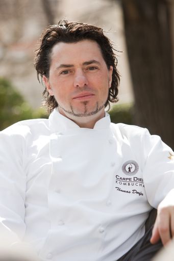 Vorschau Bild von Thomas Dorfer (2 Michelin Sterne, 3 Hauben 18 Punkte) sorgt für die Gaumenfreuden im Hauben-Restaurant Holzpoldl.