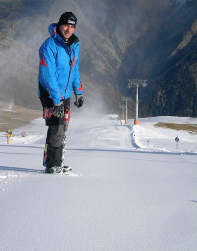 Rennleiter Isi Grüner beim Präparieren der Piste für die beiden FIS-Rennen im Winterskigebiet Giggijoch.