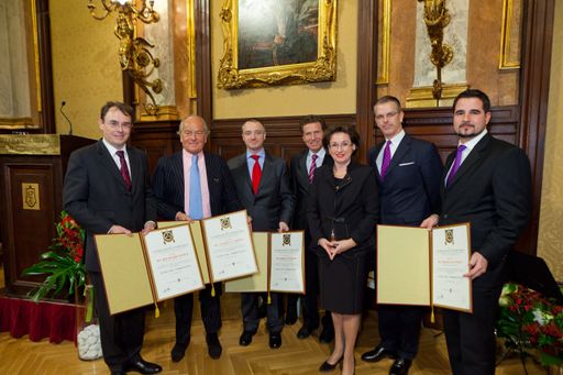  Im Bild v.l.n.r.: Dr. Richard Wolf, Dr. Andreas Theiss, Dr. Erik Steger - Partner Wolf Theiss; Bundesminister Univ.-Prof. Dr. Karlheinz Töchterle; ÖGV-Präsidentin KommR Margarete Kriz-Zwittkovits; ÖGV-Vizepräsident Mag. Alexander Singer; Dr. Nikolaus Paul, Partner Wolf Theiss
