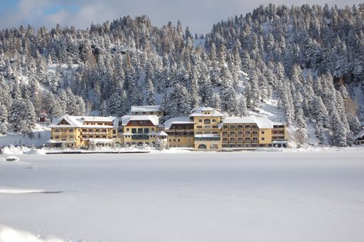 Vorschau Bild von Seehotel Jägerwirt Außenansicht Winter