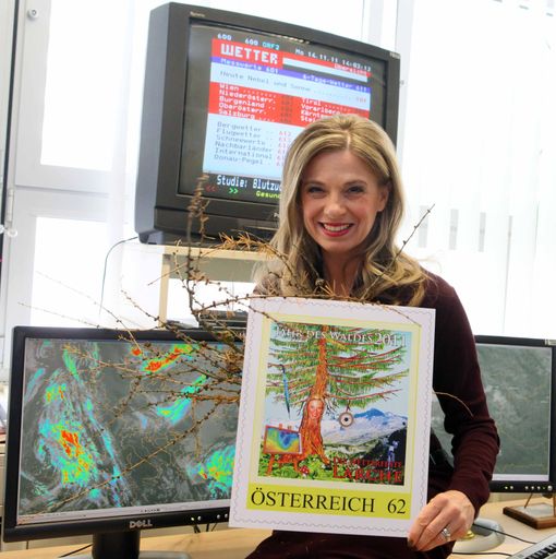 http://www.apa-fotoservice.at/galerie/2489
Christa Kummer ist Patin der Lärche.
