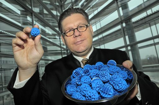 Erfinder Thomas Stelzl mit SAFEBALL.