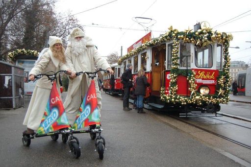  Rentierschlitten des 21. Jhds: Das Christkind und der Weihnachtsmann fanden schnell gefallen an den besonderen Gefährten und wollten gerne ihre Weichnachtsbim gegen unsere Schlitten tauschen.