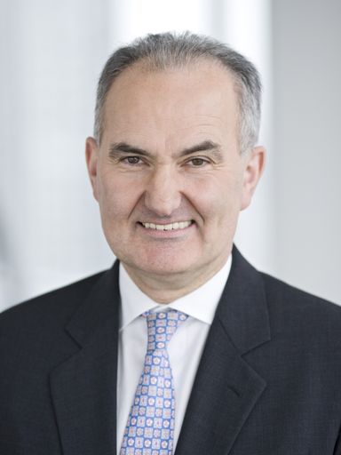  Johann Marihart übernimmt 2012 den Vorsitz der
Organisation der Landwirtschaftlichen Verarbeitungsindustrie
"Primary Food Processors"