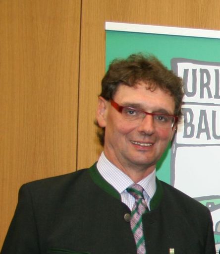  "Derzeit stehen wir exakt bei einem Online-Buchungsumsatz von Euro 982.157,44 (Stand: 15. Dez 2011, 9:30 Uhr) - wir werden also in den nächsten 4 - 5 Tagen die "Schallmauer" von einer Million Euro Online-Buchungsumsatz überspringen", Johann Hörtnagl, Landesobmann von Urlaub am Bauernhof in Tirol (UaB Tirol) zeigt sich von dieser sehr positiven Entwicklung sehr angetan.