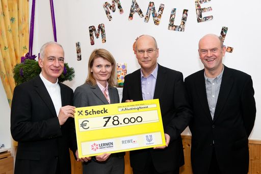  http://www.apa-fotoservice.at/galerie/2582/ 
(v.l.n.r.): Michael Landau (Caritas-Direktor der Erzdiözese Wien), Sonja Gahleitner (Geschäftsführerin von Unilever Austria), Frank Hensel (Vorstandsvorsitzender REWE International AG), Micheal
Meyer (Vizerektor der WU Wien)