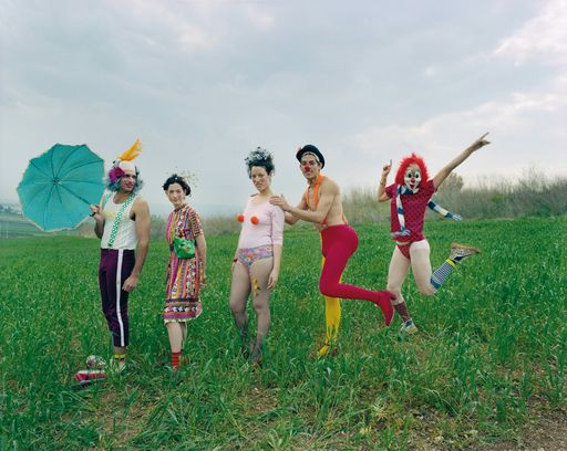"Parallelwelt Zirkus", 4. Mai- 2. September 2012 
Rona Yefman, Clowns line, 2002.