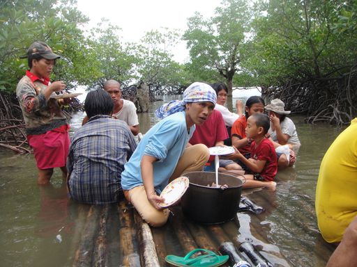 Sternsingen konkret: Wie die Fischerfamilien auf der philippinischen Insel Mindanao wenden eine Million Menschen in Entwicklungsländern, unterstützt durch Sternsingerspenden, ihr Leben zum Besseren.