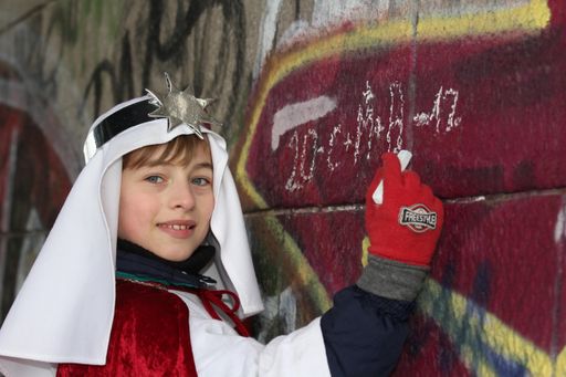 Vorschau Bild von Die Sternsinger/innen erheben ihre Stimme gegen das Unrecht der weltweiten Armut.