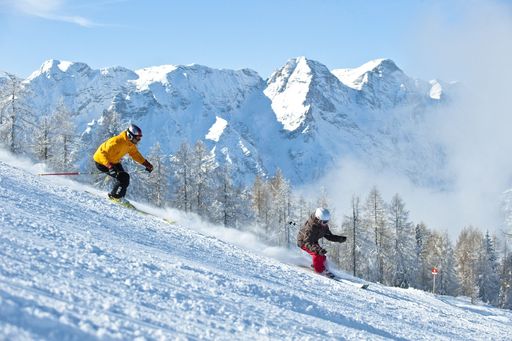 Preiswertes Wintersportvergnügen vor der Kulisse des Toten Gebirges in Hinterstoder - das bestätigt der ADAC im europaweiten Vergleichstest.