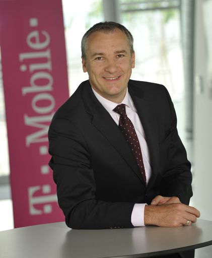 T-Mobile CEO Robert Chvátal zum National Roaming Abkommen: "Kunden von T-Mobile, tele.ring und 3 liefern wir damit ab Mitte 2012 das Beste aus zwei Welten."