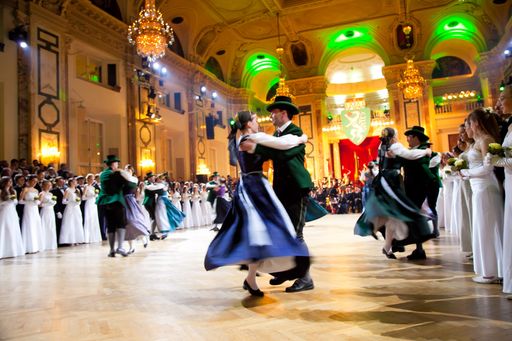 Shuttle-Service für Steirerinnen und Steirer: Um nur 19 Euro von der Steiermark direkt zum Steirerball in die Wiener Hofburg - und wieder zurück nach Hause in die Grüne Mark.