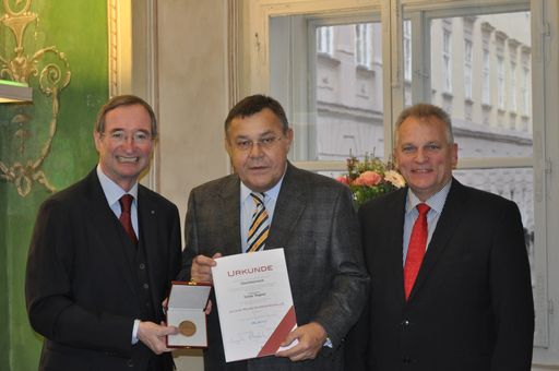 von links: Landesobmann Präsident Christoph Leitl, KommR Julian Wagner, WB-Direktor BR Gottfried Kneifel