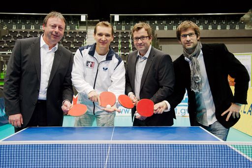 v.l.n.r.: Franz Kucharowits (GF Multiversum), TT-Weltmeister Werner Schlager, Bgm. NR-Abgeordneter Hannes Fazekas, Roland Regnemer (GF Multiversum)