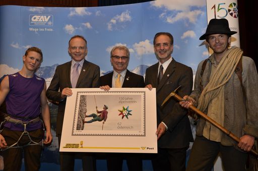 v.l.n.r.: OeAV-Kletterer und Gesamtweltcupsieger 2011 Jakob Schubert, Alpenvereinspräsident Dr. Christian Wadsack, DI Dr. Georg Pölzl, Generaldirektor der Österreichischen Post AG, KR Prof. Friedrich Macher, 1. Vorsitzender Alpenverein Austria (Landesverband Wien), und Extrembergsteiger Gerfried Göschl feiern 150 Jahre Alpenverein im Naturhistorischen Museum. Eine eigene Jubiläums-Briefmarke wurde vom Alpenvereinspräsidenten entgegen genommen.