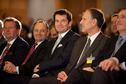 Vorschau Bild von v.l.n.r.: Dr. Gerhard Pils, KR Burkhard Ernst, Max A. Weißensteiner, Martin Stewart, Pierre Groll