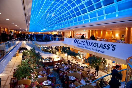 Vorschau Bild von Längst zum jährlichen Fixtermin hunderter Branchenvertreter avanciert, fand am 11.01.2012, erneut der EurotaxGlass's Neujahrsempfang statt. Insgesamt rund 800 wichtige Persönlichkeiten der Automobil-, Versicherungs- und Leasingbranche suchten den traditionellen Event im Wiener Marriott Hotel auf.