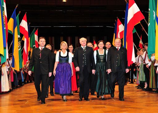 Landwirtschaftsminister Niki Berlakovich, NÖ Bauernbunddirektorin Klaudia Tanner, Landeshauptmann Erwin Pröll, Innenministerin Johanna Mikl-Leitner, Bauernbundobmann Hermann Schultes
