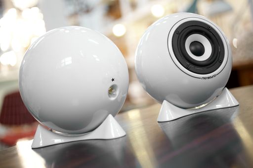 Vorschau Bild von mo-speaker bestehen aus Porzellan, das als Material sehr hart ist, mit minimaler Eigenschwingung, wodurch die Membran des Lautsprechers den Schall vom Gehäuse unbeeinflusst wiedergeben kann.