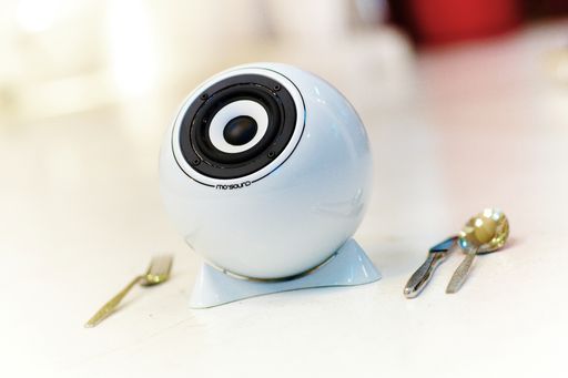 Vorschau Bild von mo-speaker bestehen aus Porzellan, das als Material sehr hart ist, mit minimaler Eigenschwingung, wodurch die Membran des Lautsprechers den Schall vom Gehäuse unbeeinflusst wiedergeben kann.