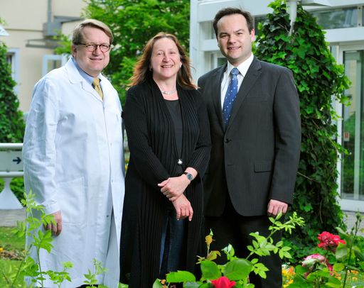 Vorschau Bild von Ärztlicher Direktor Prim. Univ. Prof. Dr. Wolfgang Aulitzky, Pflegedirektorin Monika Bieger, Verwaltungsdirektor Ing. PhDr. Bernhard Tousek, MBA