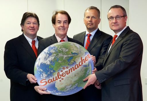 Im Bild v.l.n.r. Vorstand Frank Dicker (COO) Hans Roth, Horst Pirker (CEO), Erhard Schmidt (CFO)