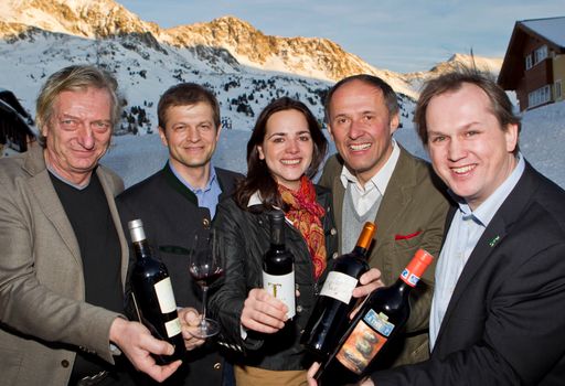  Del Fabro und Kolarik & Leeb luden zu Wine & Snow nach Obertauern. Foto: Del Fabro /Kolarik, 18.01.12 Friedrich Rigele (Hotelier), Matthias Ortner (GF Kolarik Leeb), Silvia Güllitsch (Organisatorin), Leo Bauernberger (Salzburg Land Tourismus), Josef Schuster (Del Fabro)
