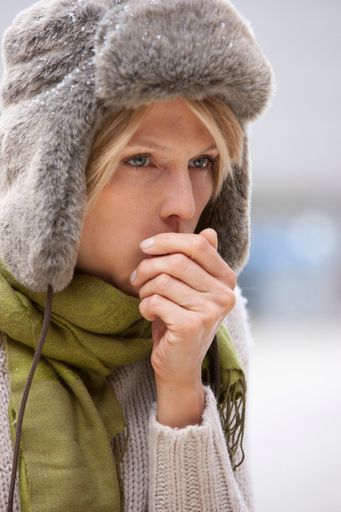 Vorschau Bild von Im Winter haben Erkältungsviren Hochsaison. Schleimlösende Medikamente wie das pflanzliche Myrtol helfen die Symptome zu mildern.