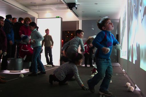 YOG Smart Cube: Lernen und Spaß bei der mobilen Olympia-Ausstellung in Innsbruck