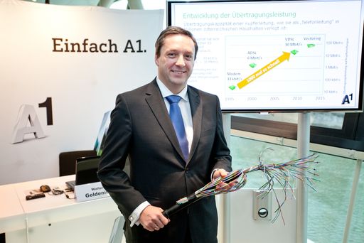 Walter Goldenits, A1 Vorstand Technik, präsentiert die Details der Vectoring-Technologie, die weltweit erstmals im A1 Giganetz eingesetzt wird.