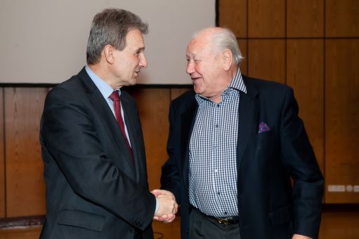 Besiegeln einen Schulterschluss: ÖGB-Präsident Erich Foglar und Pensionistenverbands-Präsident Karl Blecha.