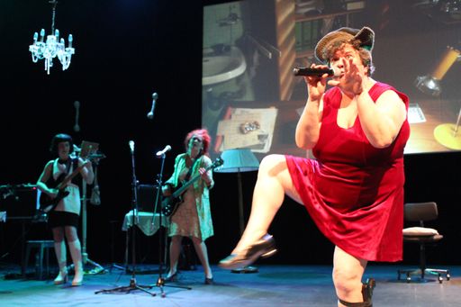 Les Reines Prochaines: Dings