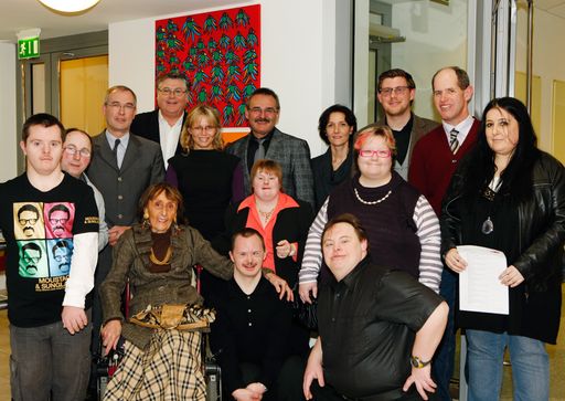 Werke der Künstler und Künstlerinnen der Malwerkstatt Graz sind heuer in der traditionellen Kunstausstellung der Privatklinik Graz Ragnitz zu sehen.