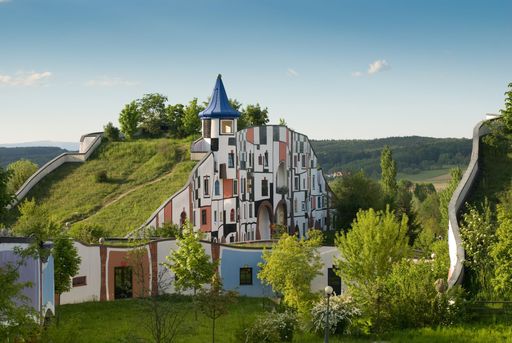  Zum 15-Jahr-Jubiläum im Mai sucht das Rogner Bad Blumau persönliche Erinnerungsstücke von Gästen, Mitarbeitern, Partnern und Wegbegleitern.