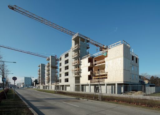 Ansicht Wagramer Straße. Erste siebengeschossige Wohnanlage "Wagramer Straße" in Holz