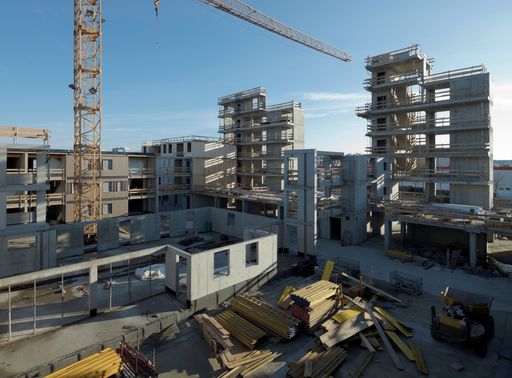 Vorschau Bild von Ansicht Innenhof der siebengeschossigen Wohnanlage "Wagramer Straße"