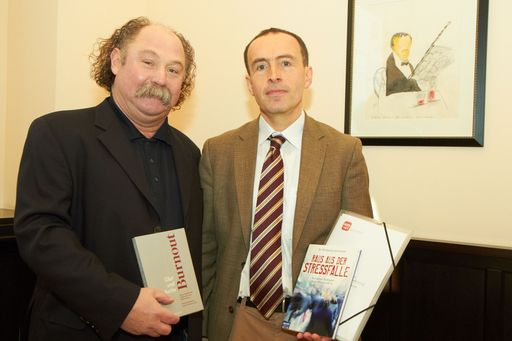 http://www.apa-fotoservice.at/galerie/2692/
Im Bild v.l.n.r. Prim. Univ.-Prof. Dr. Michael MUSALEK (Ärztlicher Direktor Anton-Proksch-Institut Wien) und Univ.-Prof. Dr. Wolfgang LALOUSCHEK (Leiter des Gesundheitszentrums "The Tree" und des Beratungsinstituts "Medical Coaching")