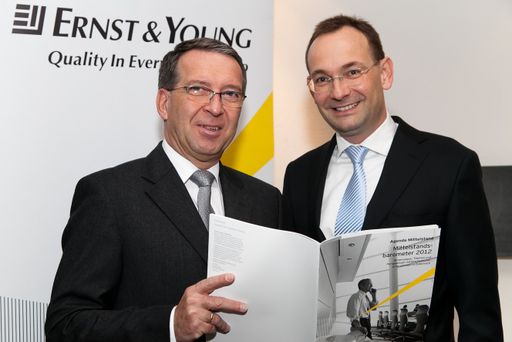 http://www.apa-fotoservice.at/galerie/2628
Im Bild v.l.n.r.: Mag. Helmut Maukner (Country Managing Partner von Ernst & Young Österreich), Mag. Erich Lehner (verantwortlicher Partner für die "Agenda Mittelstand" bei Ernst & Young)