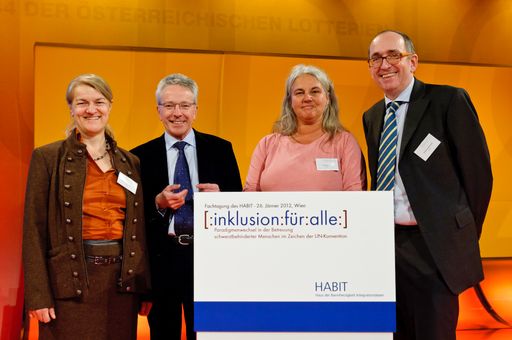 v.l.n.r. Mag. Gabriele Hetzmannseder, MBA (Geschäftsführerin HABIT), Univ.-Prof. Dr. Andreas Fröhlich, Elisabeth Pohl (HABIT), Wolfgang Waldmüller (Geschäftsführer HABIT) bei der HABIT Fachtagung im Studio 44.