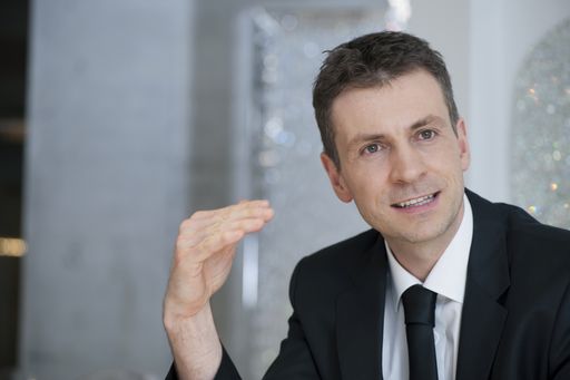 Stefan Isser - der schon seit vielen Jahren die Erfolgsgeschichte der drei Standorte in Wattens, Innsbruck und Wien mitprägt - ist seit 1. Jänner 2012 neuer Geschäftsführer der d. swarovski tourism services gmbh.