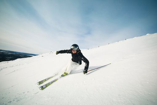 SPORT 2000 vertreibt die neue Fischer alpin Skibekleidungslinie exklusiv in Österreich.