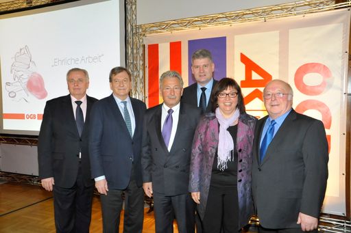 Bei der AKNÖ-Enquete "Ehrliche Arbeit - Bekenntnisse zum Sozialstaat" rechnete der Bundesminister a.D. Dr. Norbert Blüm mit den Folgen des Finanzkapitalismus ab.