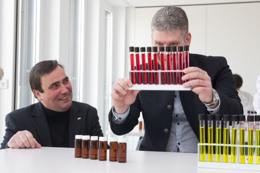 http://www.apa-fotoservice.at/galerie/2718/
Im Bild v.l.n.r.: Geschäftsführer der LVA GmbH. Dr. Michael Gartner, LH-Stv. Dr. Sepp Leitner