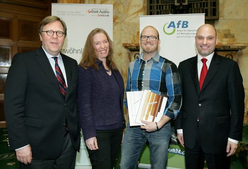 Vorschau Bild von Im Bild v.l.n.r.: Willibald Cernko, Bank Austria Vorstandsvorsitzender, Sonja Winklbauer, Sprachenzentrum Uni Wien, Georg Marsh, shake hands - Gebärdensprachenlehrer, Ernst Schöny, AfB (Arbeit für Behinderte)