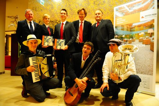 Vorschau Bild von b4C-Theaterhotelteam2012