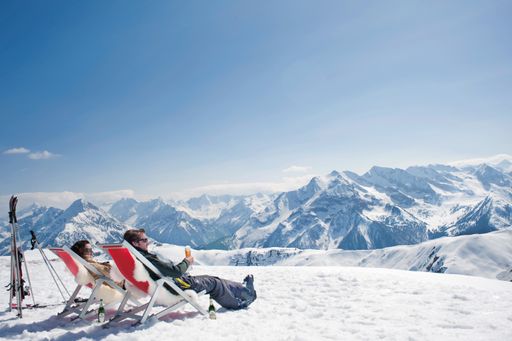  Der SonnenWinter im Zillertal vereint unvergleichliche Schneetage auf weißen Pisten und sonnige Aussichten auf die zahlreichen Dreitausender der Zillertaler und Tuxer Alpen.