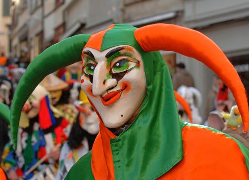 Die berühmte Basler Fasnacht dauert zwar nur drei Tage, aber während den übrigen 362 Tagen im Jahr bereitet sich die Stadt mit viel Herzblut und grenzenloser Kreativität darauf vor.