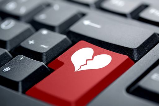 Rund um den Valentinstag herrscht Hochbetrieb bei eBay.at: Bereits jeder vierte Österreicher (25%) besorgt seine romantischen Geschenke online. Doch was passiert mit den Liebesbeweisen, falls die Beziehung einmal in die Brüche geht? Eine von eBay.at beauftragte Studie zeigt: Bereits mehr als 360.000 Österreicher verkaufen die Geschenke ihrer Ex-Partner im Internet.