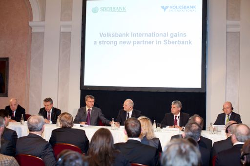http://www.apa-fotoservice.at/galerie/2732 Im Bild v.l.n.r.: Michael Mendel, deputy CEO Österreichische Volksbanken AG, Sergey Gorkov, deputy CEO Sberbank, Herman Gref, CEO Sberbank, Gerald Wenzel, CEO Österreichische Volksbanken AG, Friedhelm Boschert, CEO Volksbank International AG